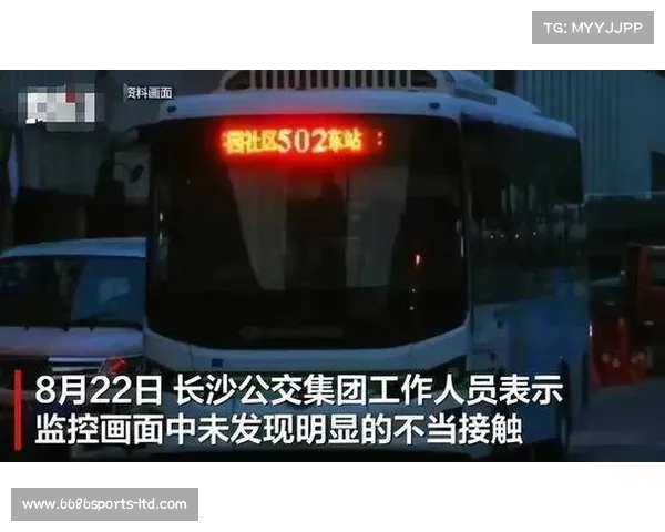 北京地铁“大爷”再度登场，妻女道歉却激起网友怒火，评论区一片骂声！